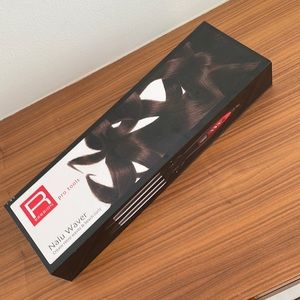 Nalu waver. Barely used. Decided to go for short hair. Comes with glove